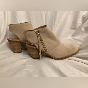 Dolce Vita Suede Leather Cut-Out Heels Tan/Cream Side Zip Size 10